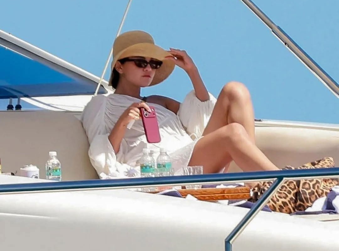 Селена Гомес в купальнике обозвали «выброшенным на берег китом»